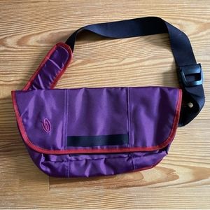 Timbuk2 Catapult crossbody sling bag.